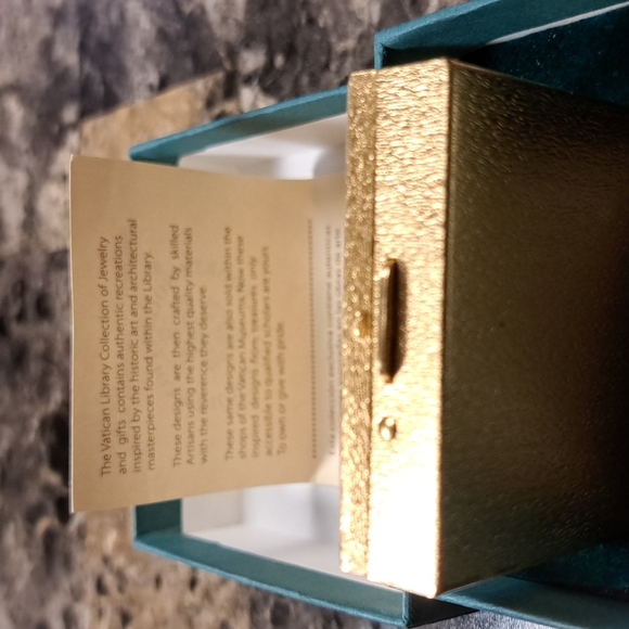 Communion Item - Picture 3 of 8